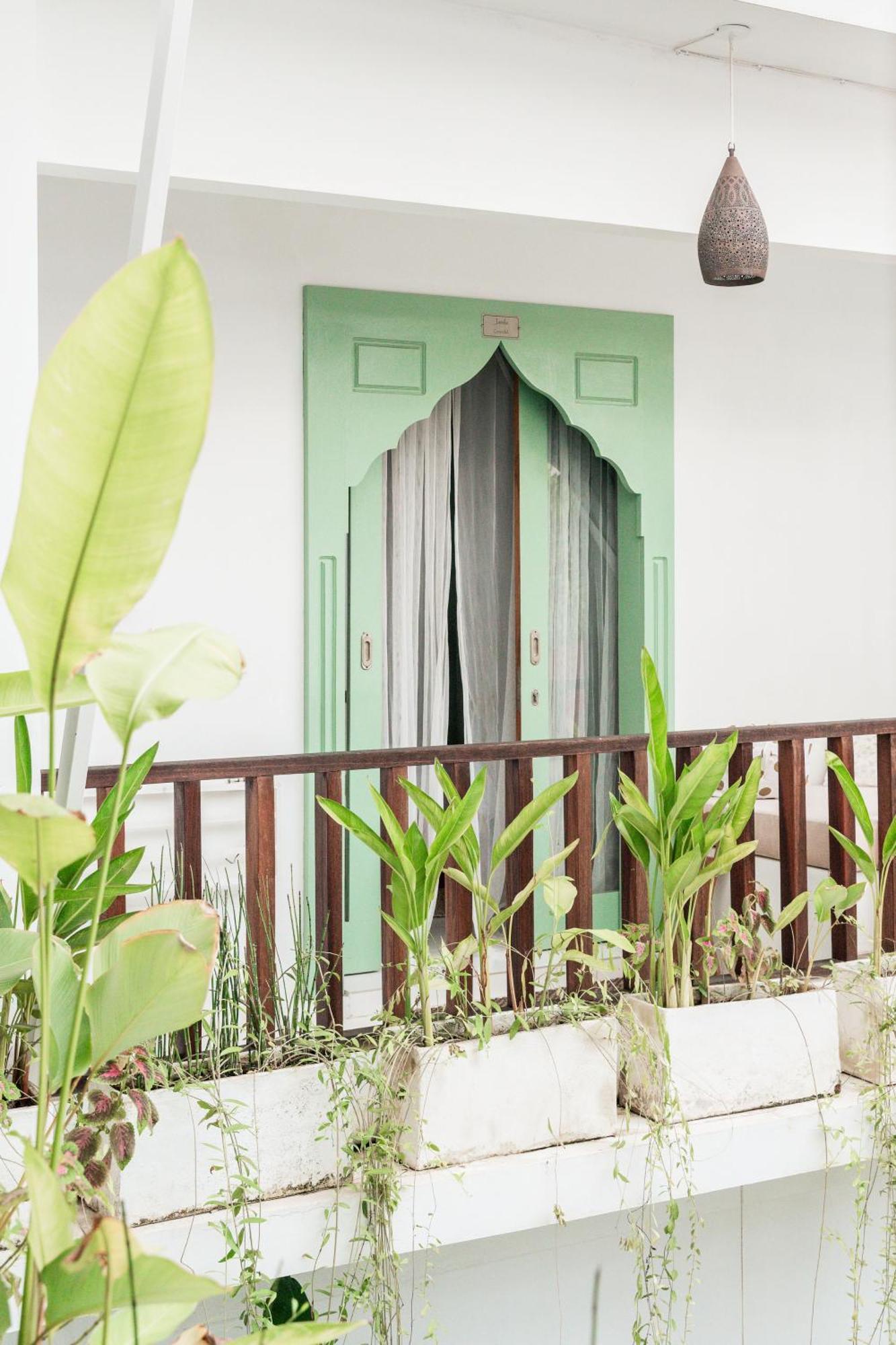 Готель Naia Lombok Kuta  Екстер'єр фото